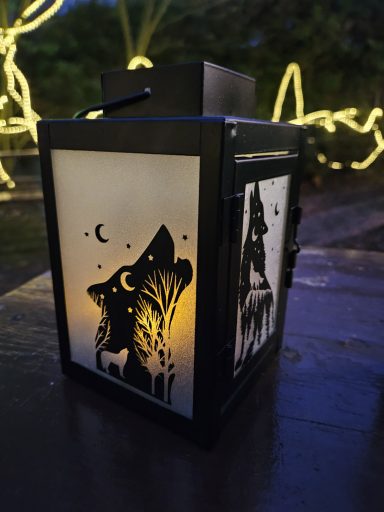 Laterne mit Wolfdesign